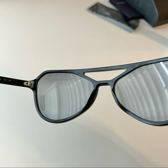 EUC Prada SPR22R black sunglasses